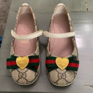 Gucci Gold Heart Bow Ballerina Flat Sandal shoes GG. Size 26